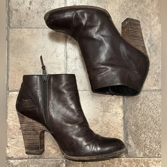 Stuart Weitzman Brown Leather Ankle Boots Size 7.5 Block Heel Zip Booties - Picture 3 of 9